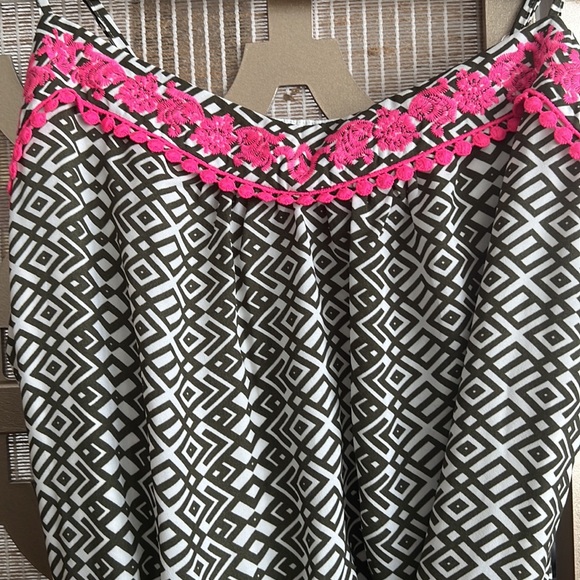 Geometric Print Romper - Picture 2 of 9